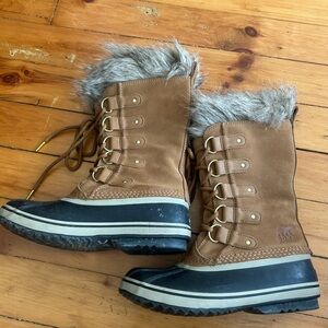 Women's Winter Boots with Faux Fur Lining